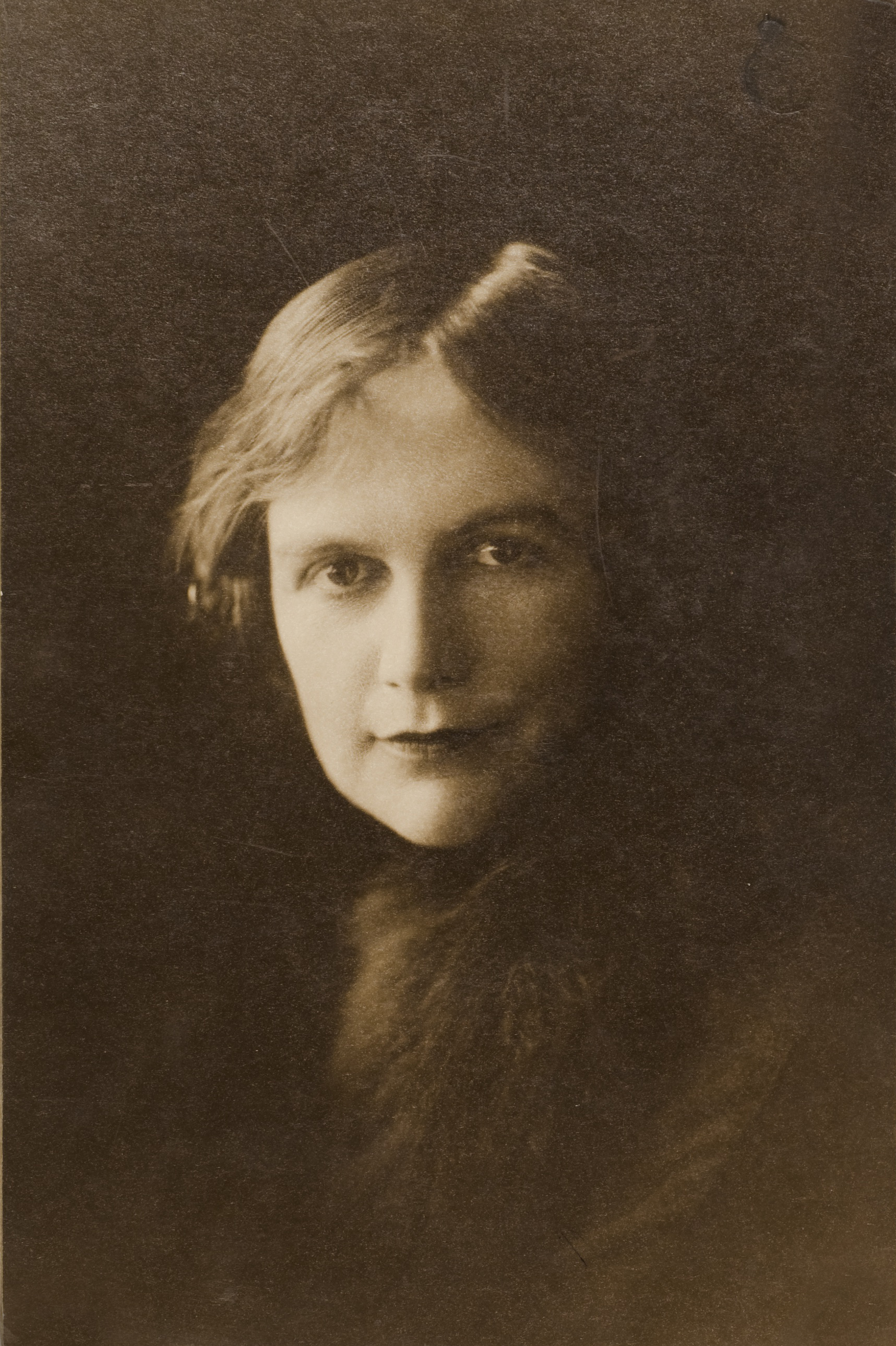 Photographic portrait of Dorothea Mackellar by May Moore, 1927.